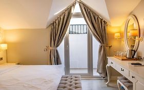 Pinehill Hotel & Suites